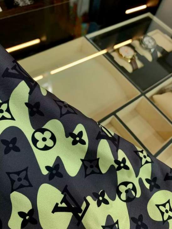 Picture of LV Shirt Pant Suits _SKULVS-XLljpx0223779